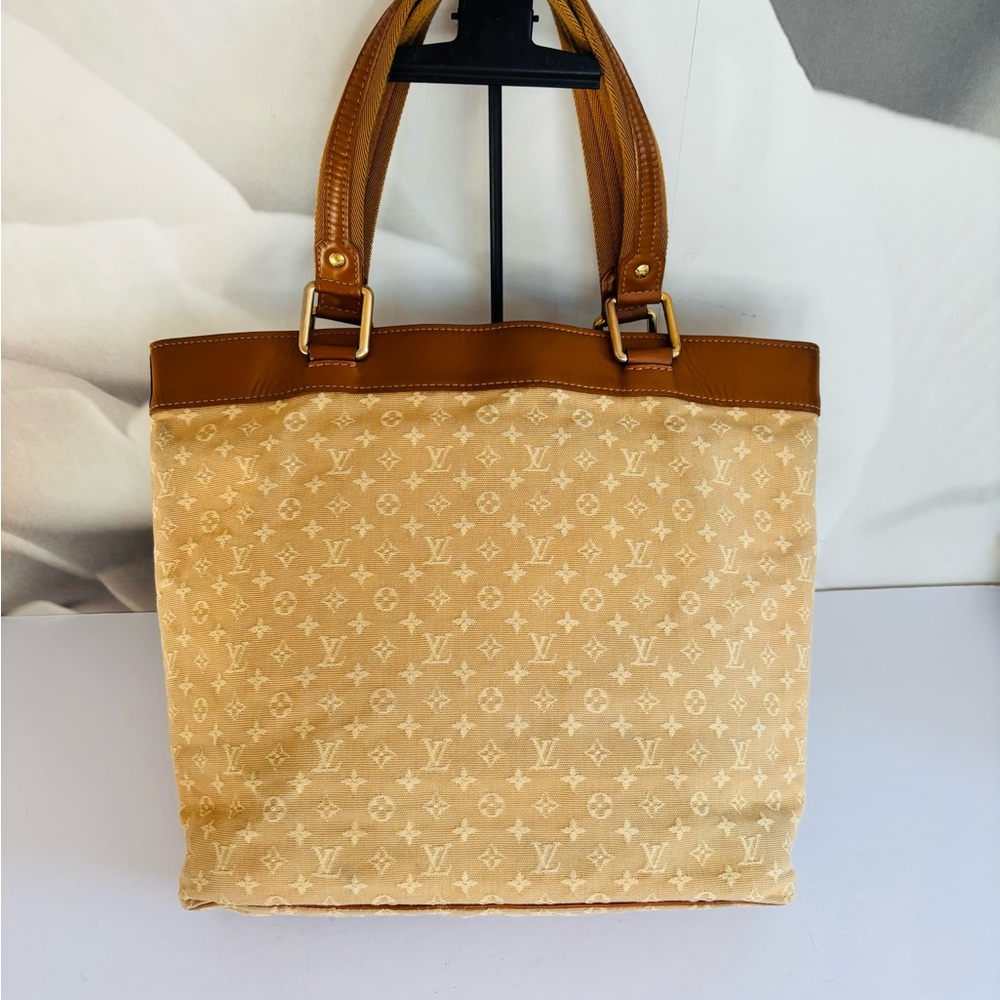 Authentic Louis Vuitton Lucille GM - Picture 2 of 15
